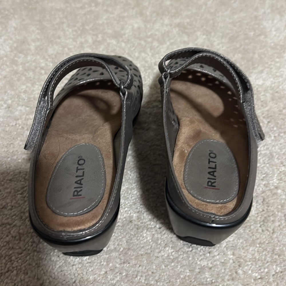 Rialto Gray clogs sz 6.5 - Picture 5 of 7